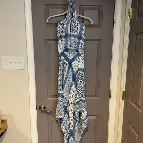 Halter open back maxi dress - Picture 2 of 4